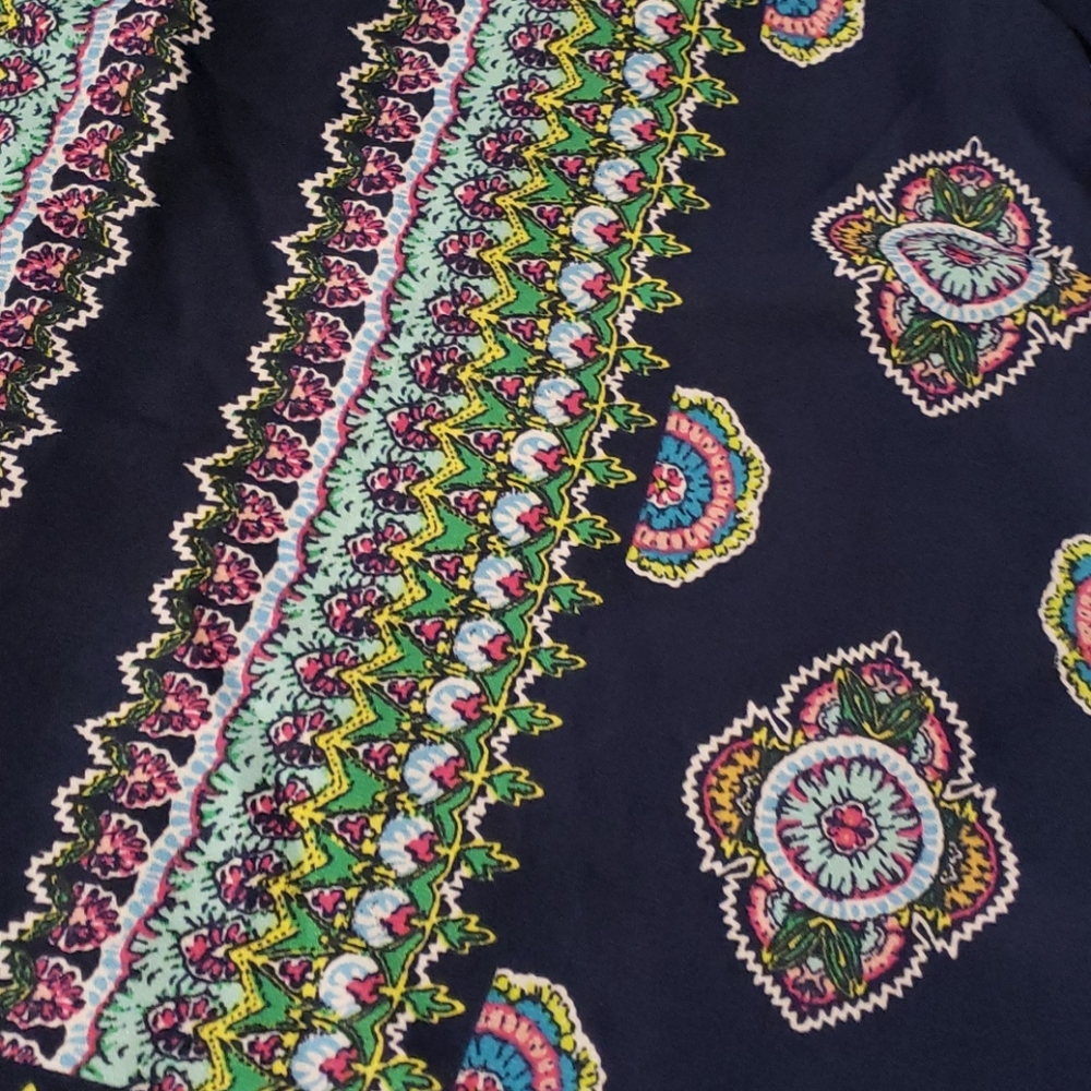 Beautiful patterned top - Picture 4 of 5